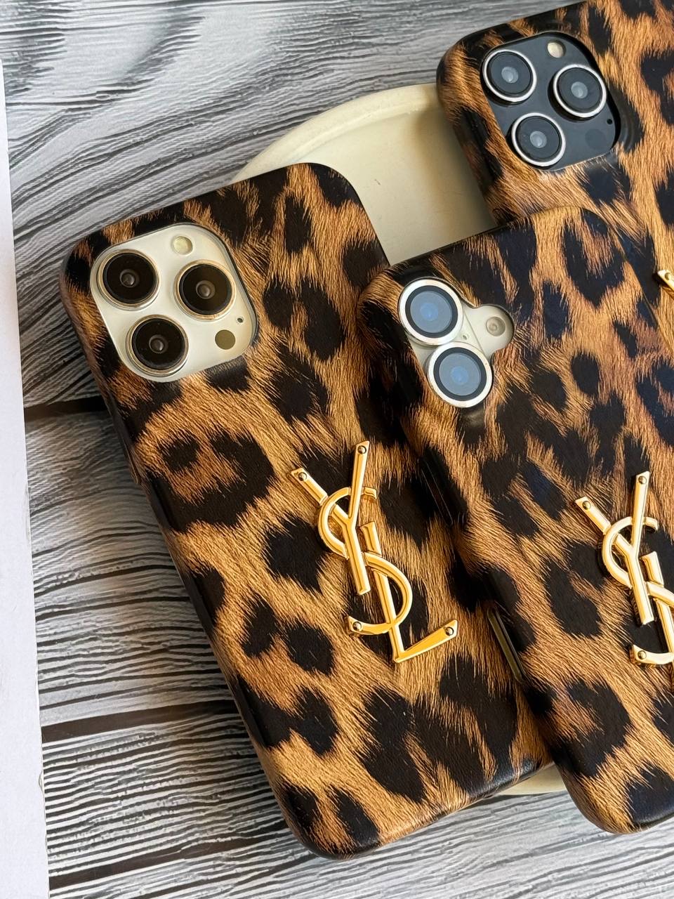 کاور YSL پلنگی مناسب برای گوشی موبایل iPhone 16 Pro Max